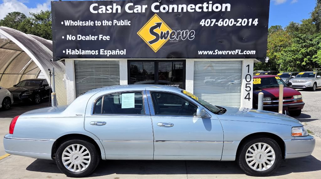Used 2005 Lincoln Town Car Signature RWD image 6