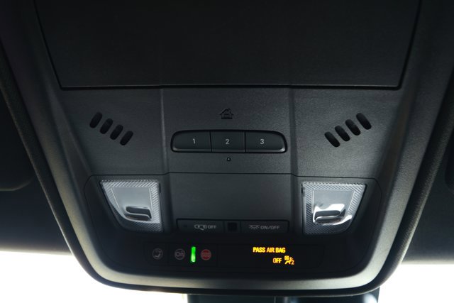Used 2022 Cadillac XT4 Luxury w/ Cold Weather Package FWD image 19