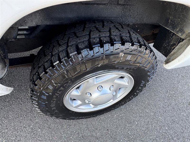 Used 2009 Ford E-350 and Econoline 350 Super Duty Wagon image 33