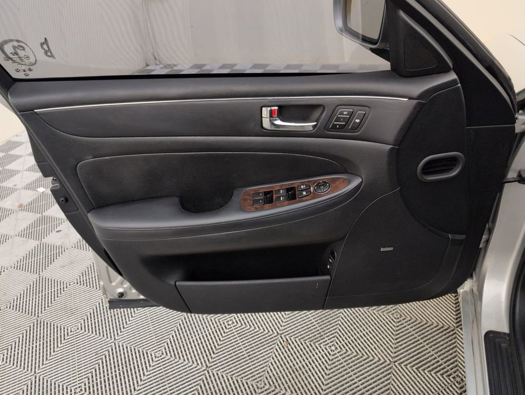 Used 2010 Hyundai Genesis 4.6 image 35
