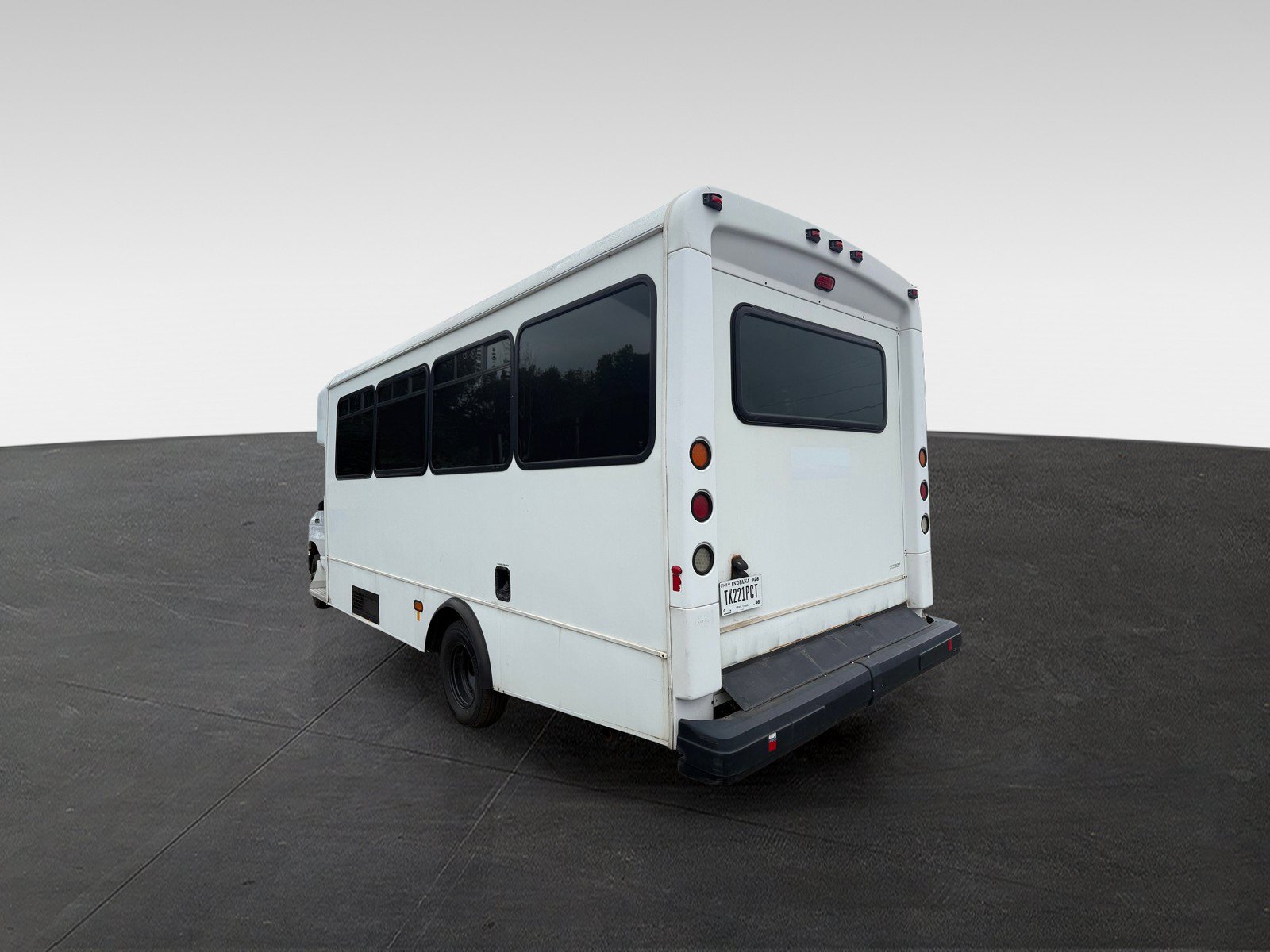 Used 2016 Ford E-450 and Econoline 450 Super Duty w/ Shuttle Bus Prep Package RWD image 5