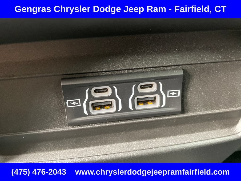 Certified 2023 Jeep Grand Cherokee Laredo X AWD/4WD image 39