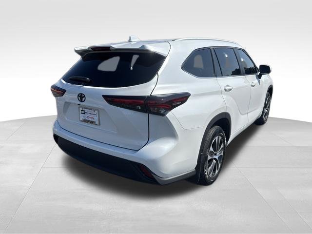 Used 2025 Toyota Highlander XLE FWD image 5