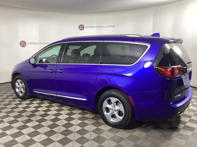 Used 2020 Chrysler Pacifica Touring-L image 6