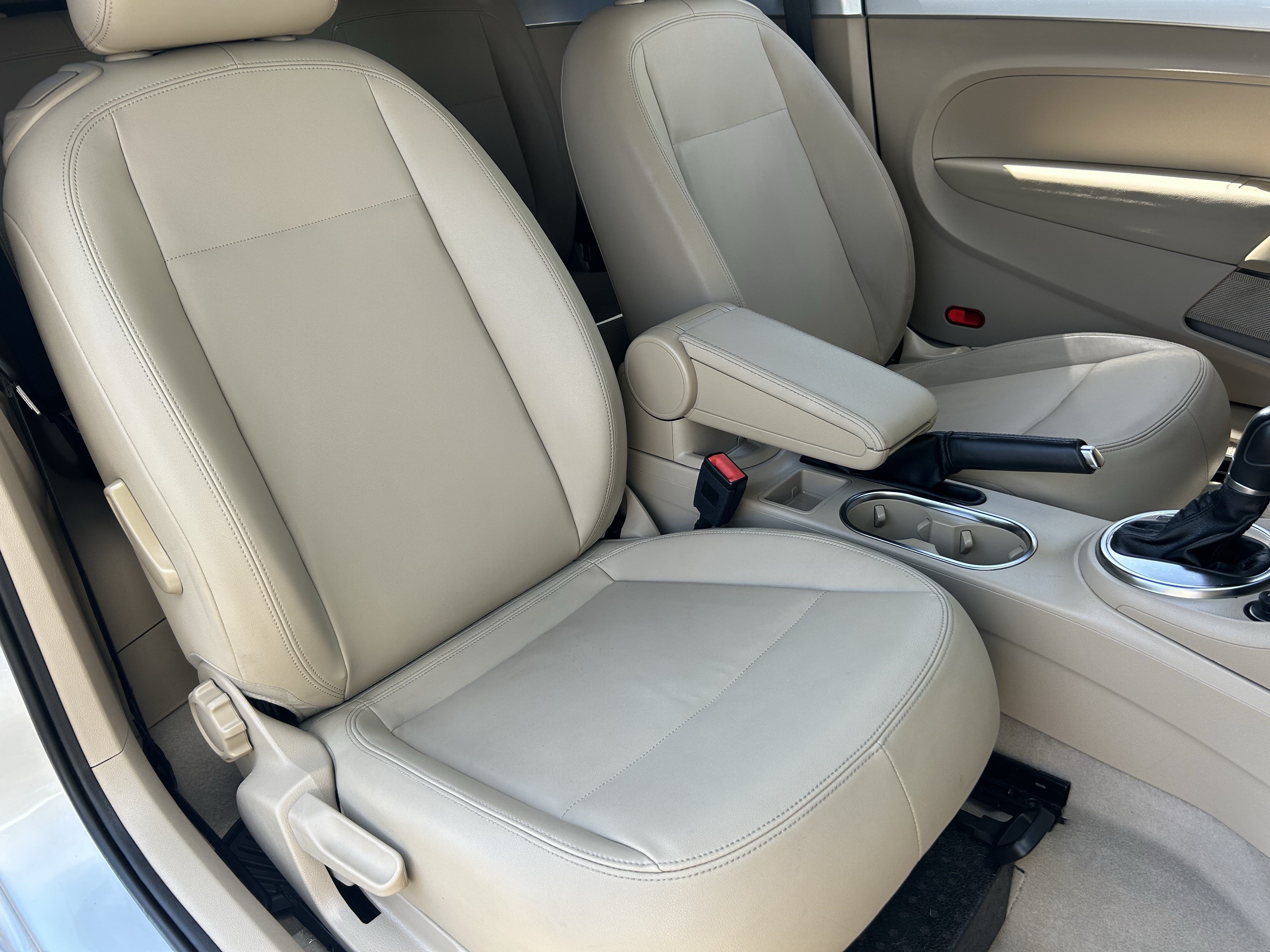 Used 2014 Volkswagen Beetle TDI FWD image 8
