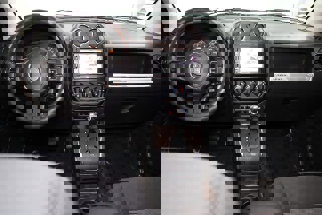 Used 2014 Jeep Compass Sport image 2