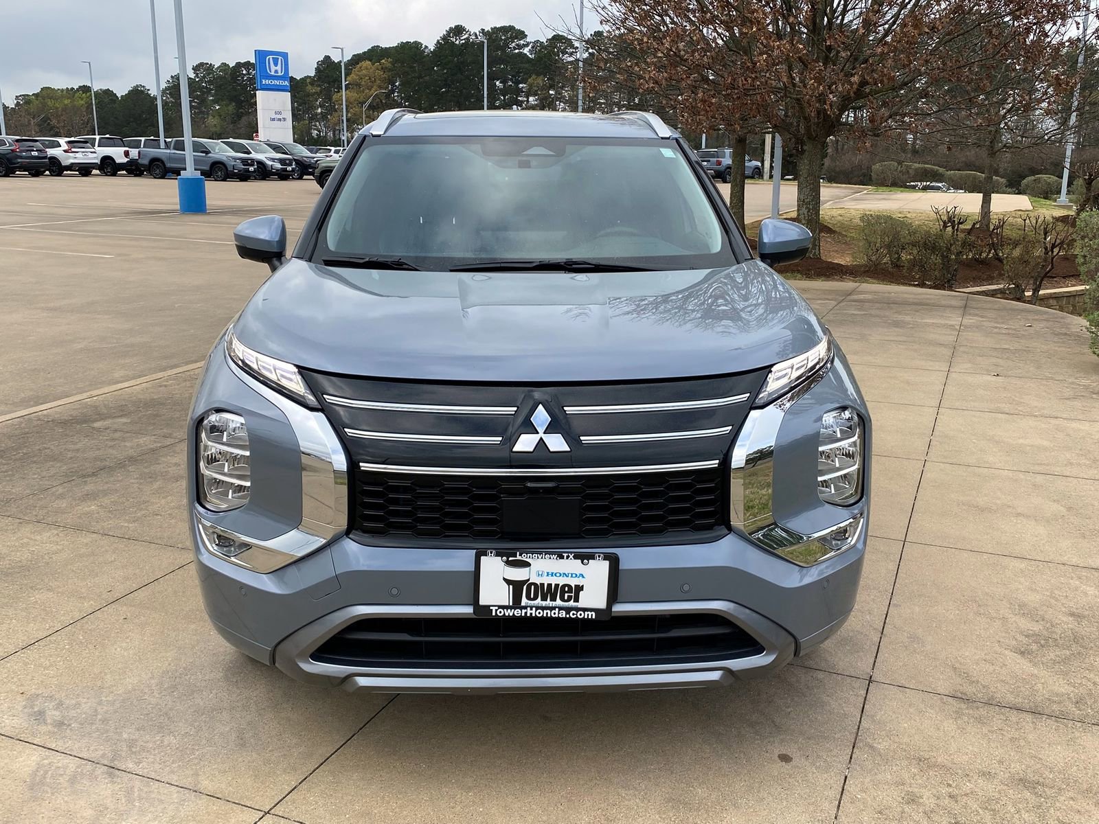 Used 2025 Mitsubishi Outlander SEL image 2