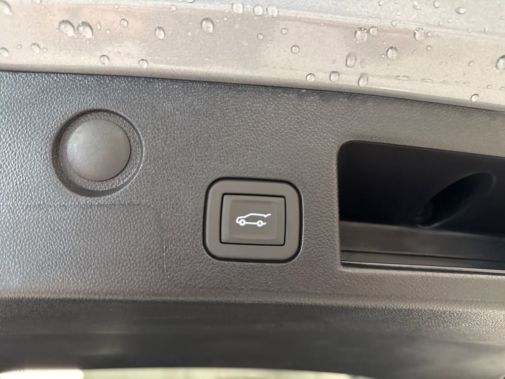 New 2026 Chevrolet Equinox LT w/ Convenience Package II FWD image 44