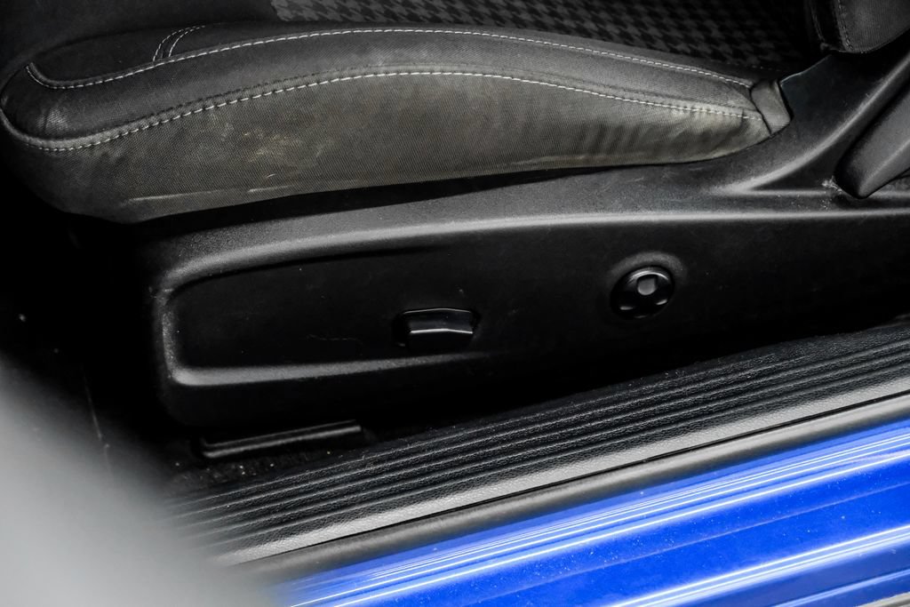 Used 2019 Dodge Challenger SXT w/ Blacktop Package RWD image 39
