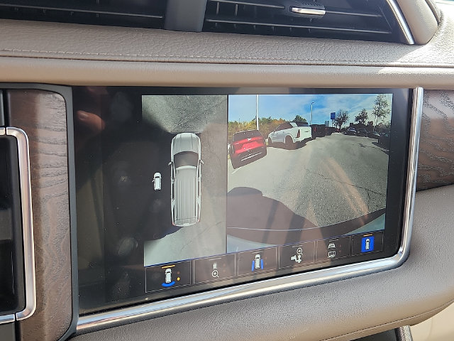 Used 2022 GMC Yukon Denali w/ Denali Premium Package AWD/4WD image 18