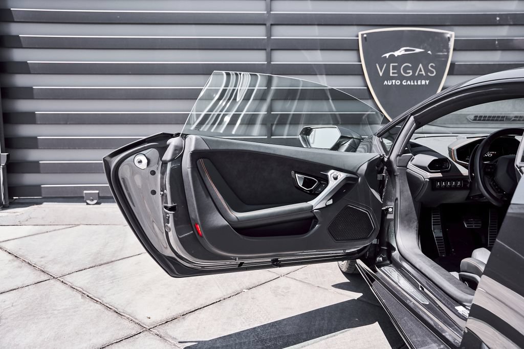 Used 2021 Lamborghini Huracan EVO RWD image 34