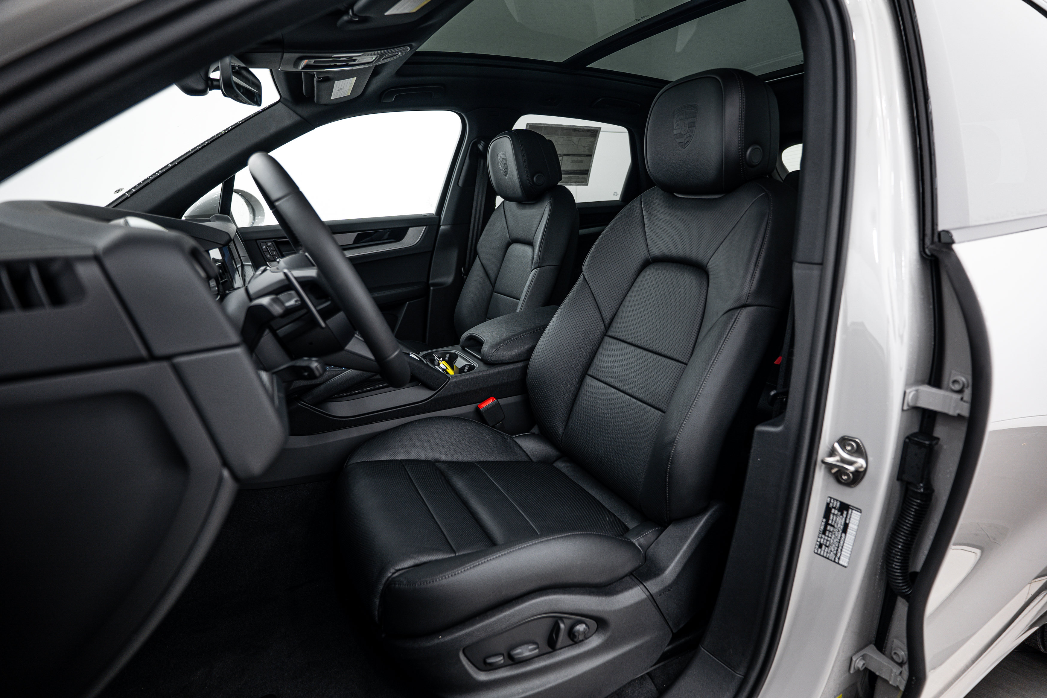 Certified 2026 Porsche Cayenne AWD/4WD image 5