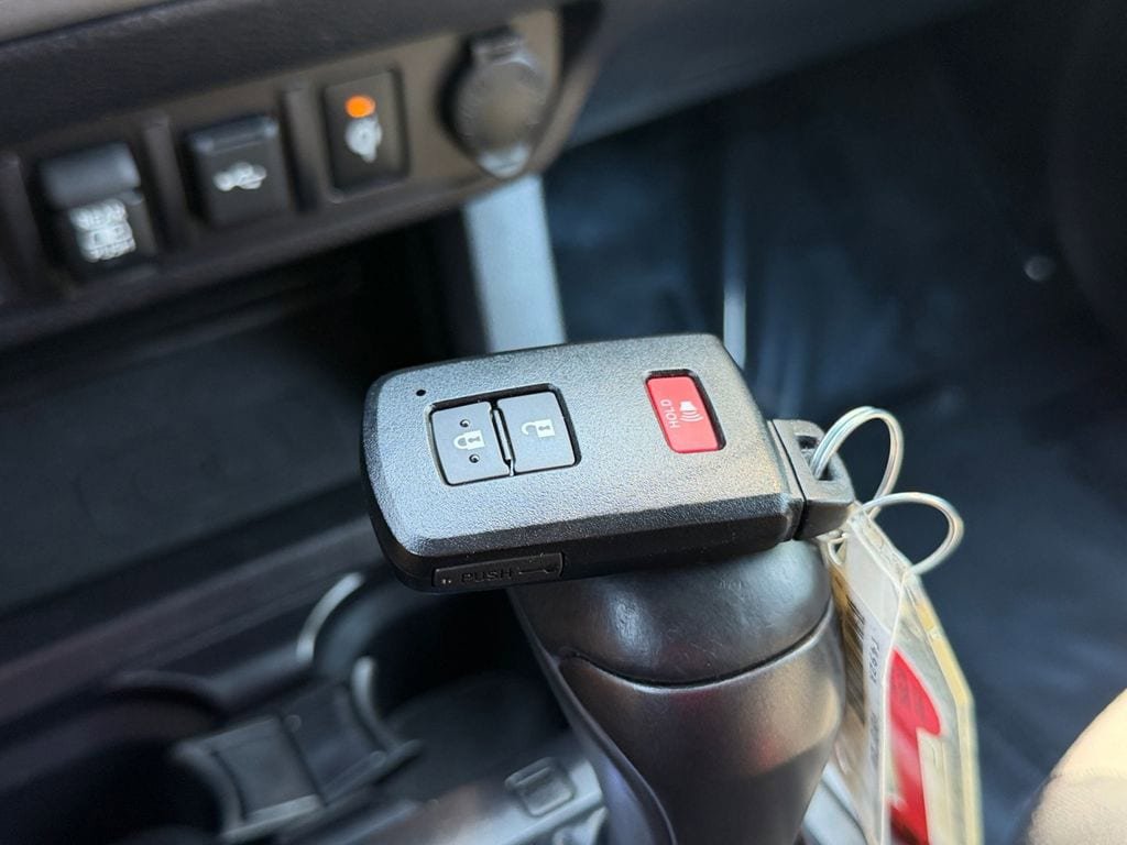 Used 2021 Toyota Tacoma TRD Off-Road AWD/4WD image 31