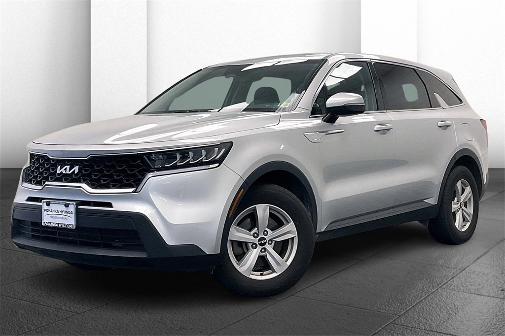 Used 2022 Kia Sorento LX image 11