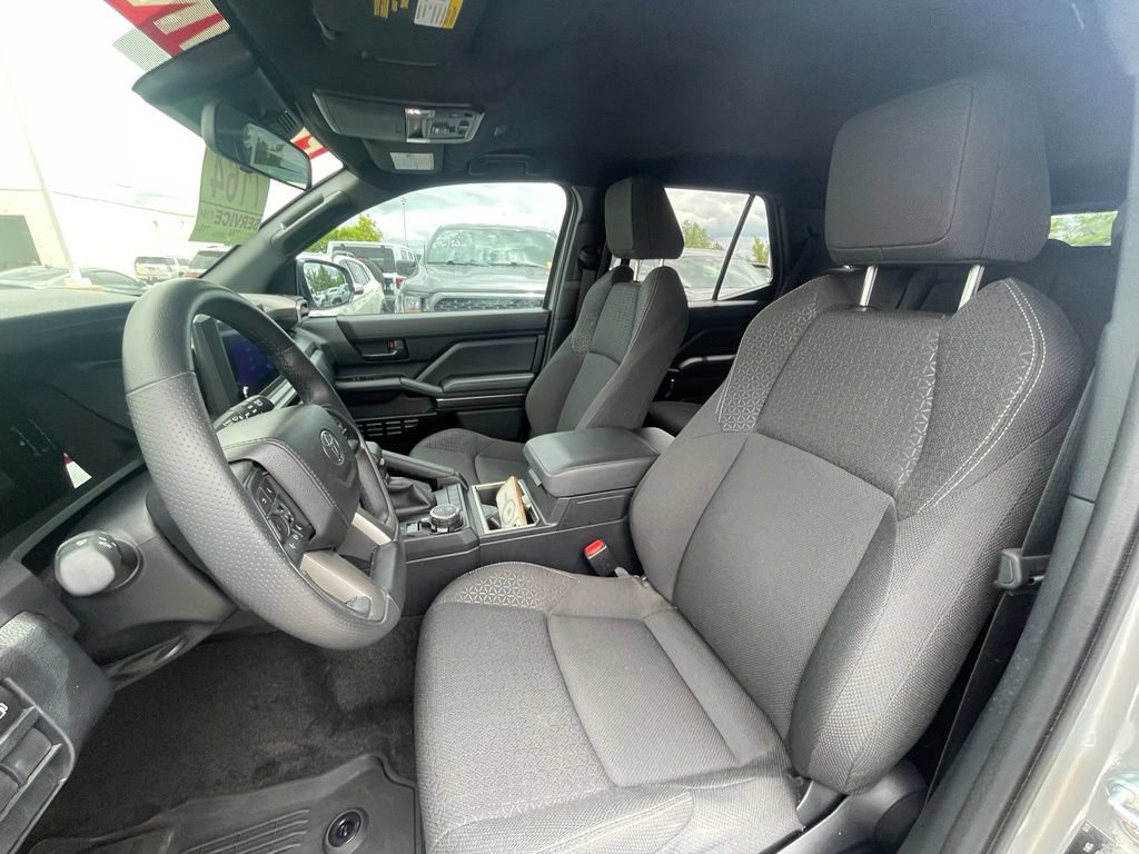Used 2025 Toyota 4Runner SR5 AWD/4WD image 21