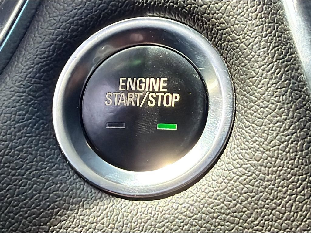 Used 2023 Chevrolet Traverse RS FWD image 36