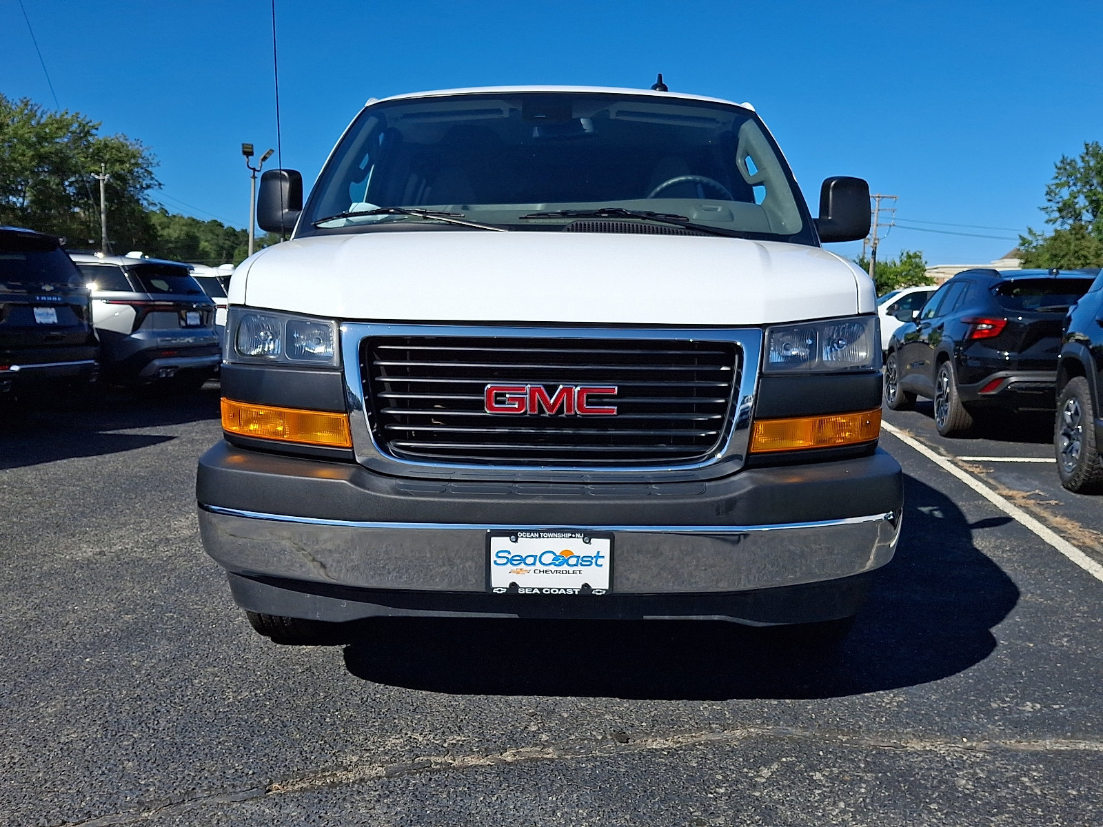 Used 2025 GMC Savana 3500 LT w/ LT Preferred Equipment Group RWD image 2