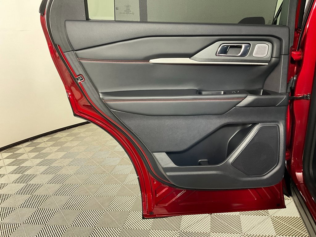 Used 2025 Ford Explorer ST image 27