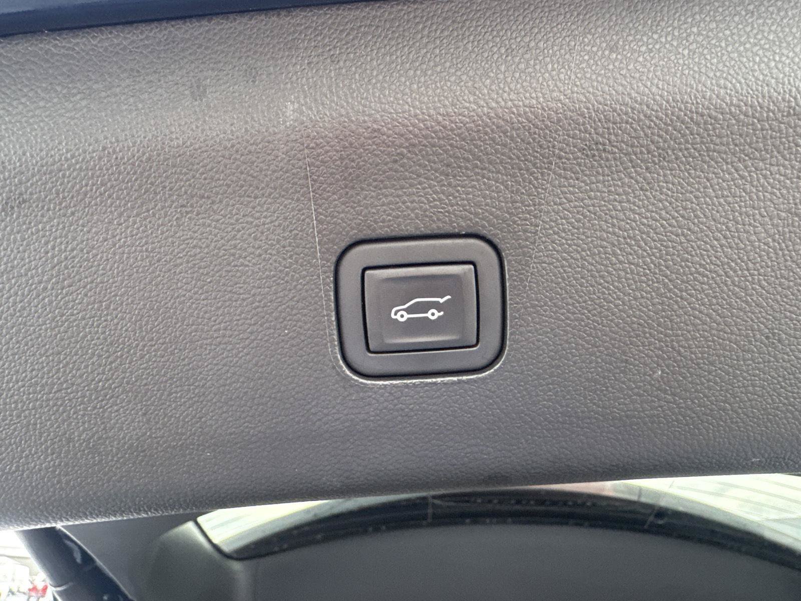 Used 2023 Buick Enclave Essence w/ Experience Buick Package FWD image 12