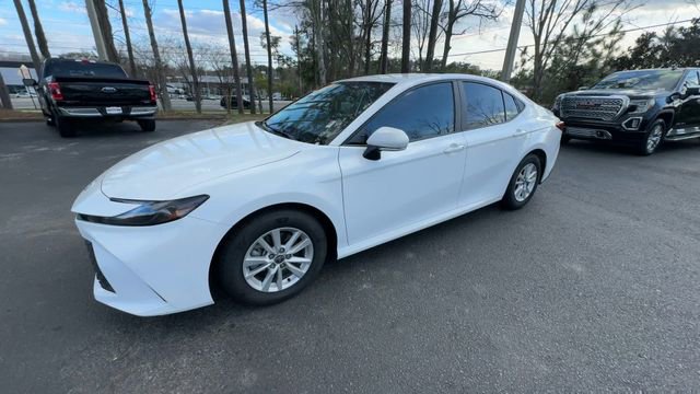 Used 2025 Toyota Camry LE image 8