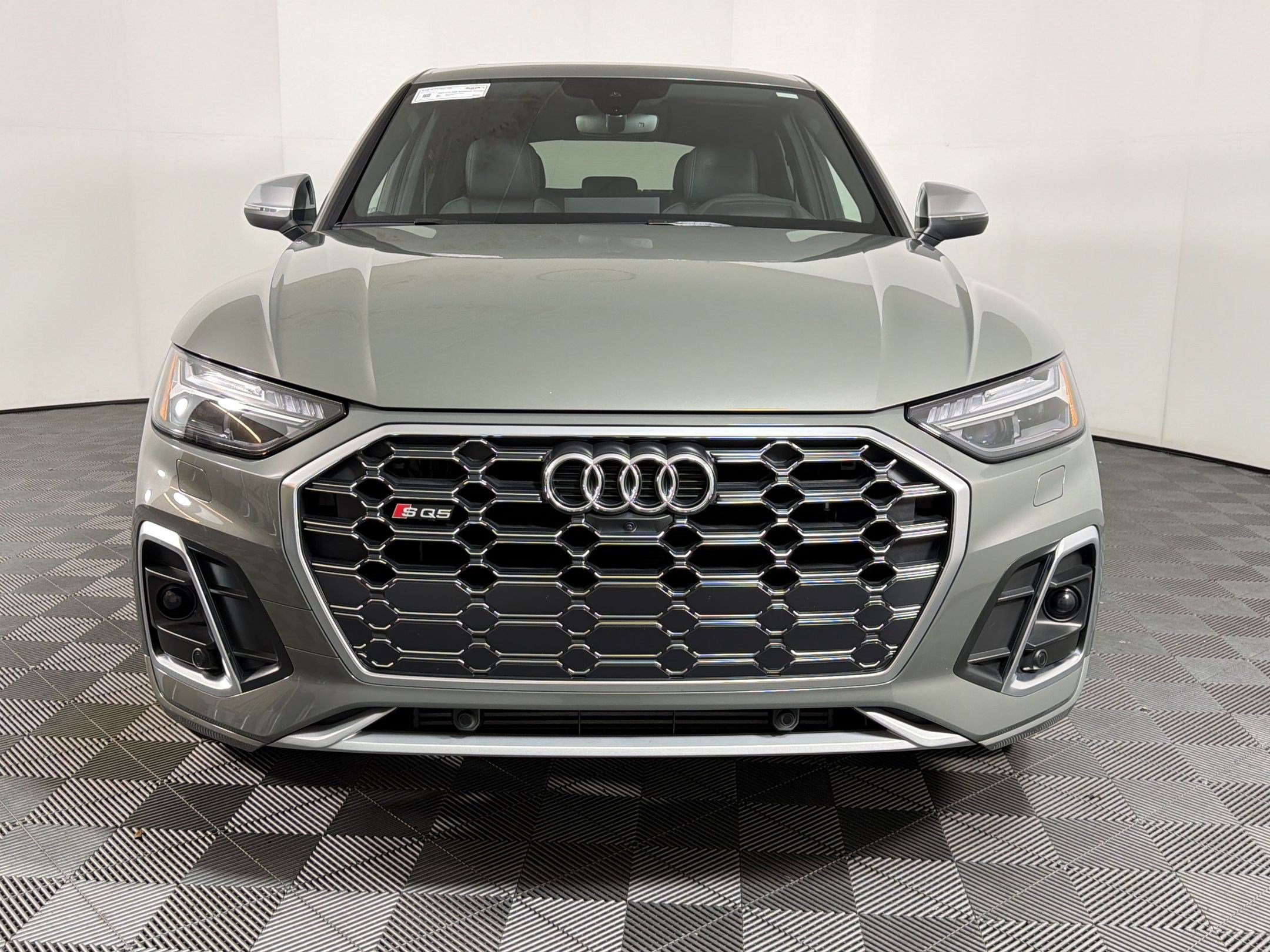 Used 2023 Audi SQ5 Prestige w/ Prestige Package AWD/4WD image 4