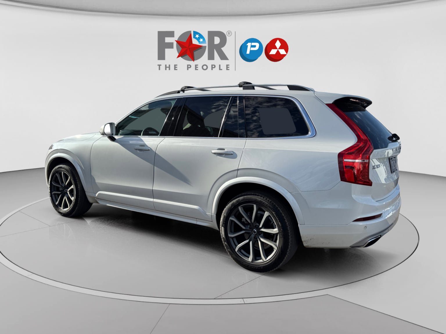 Used 2016 Volvo XC90 T6 Momentum w/ Momentum Plus Package AWD/4WD image 3