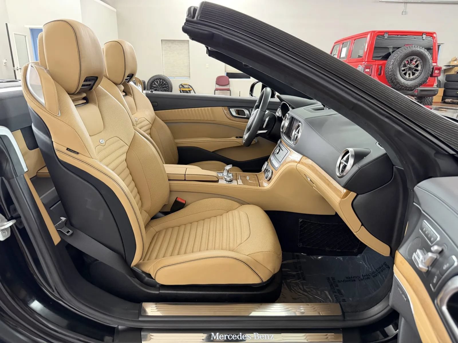 Used 2017 Mercedes-Benz SL 550 image 32