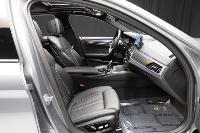 Used 2023 BMW M550i xDrive w/ Executive Package image 51