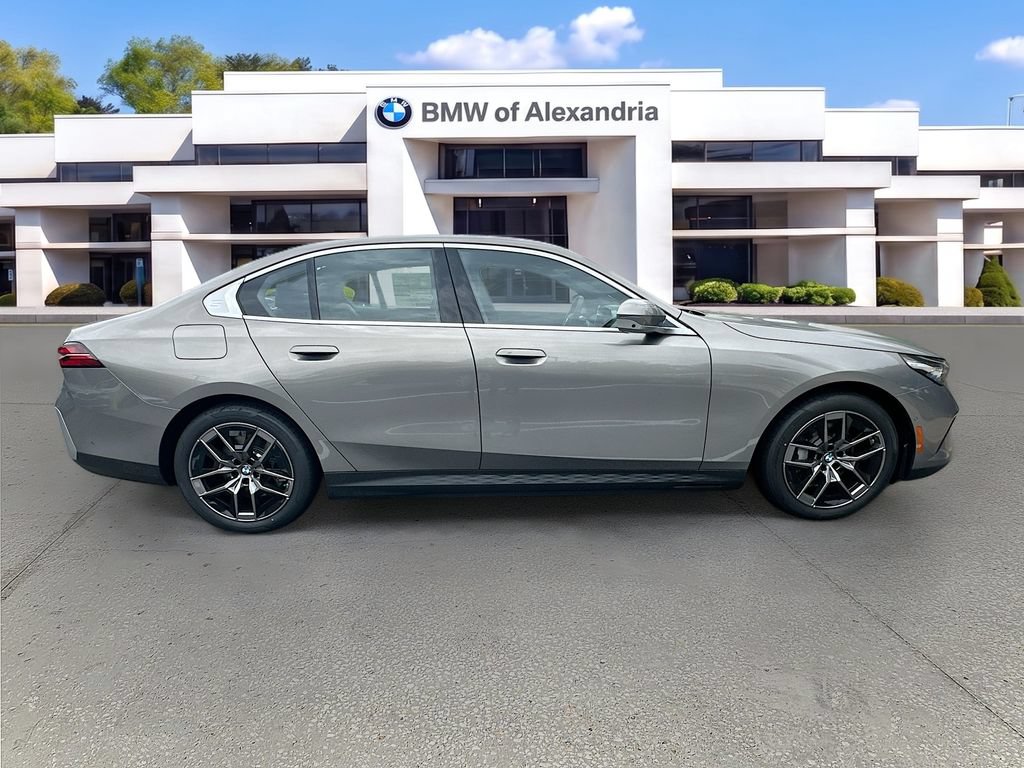 New 2026 BMW i5 eDrive40 w/ Premium Package AWD/4WD image 8