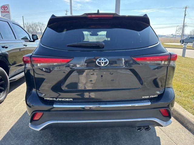 Used 2023 Toyota Highlander XSE image 8