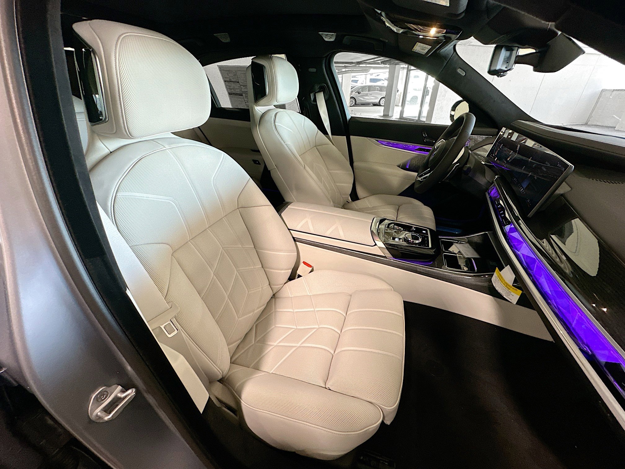 New 2026 BMW 760i xDrive w/ Executive Package image 24