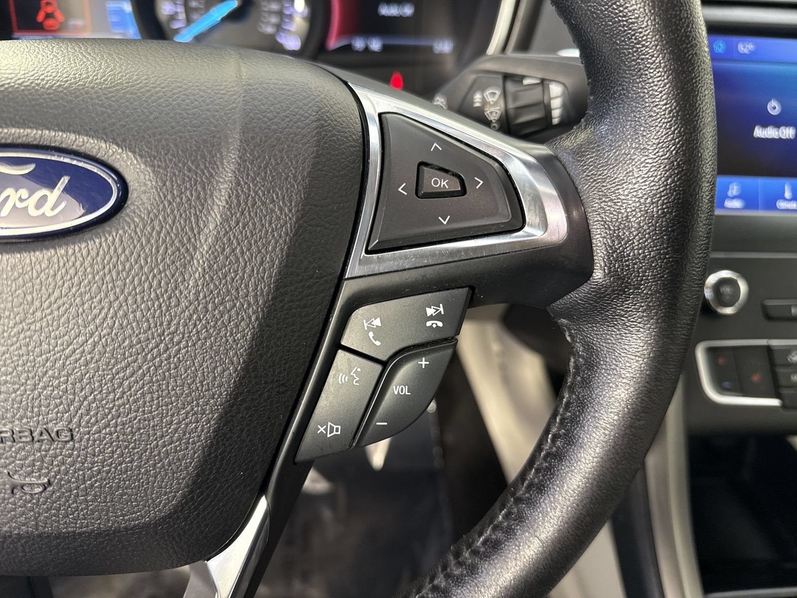 Used 2020 Ford Fusion SEL FWD image 13