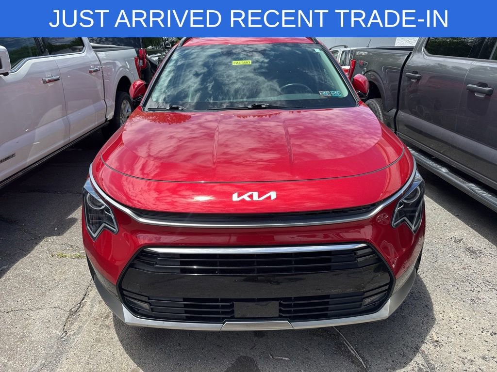 Used 2023 Kia Niro EX Touring FWD image 2