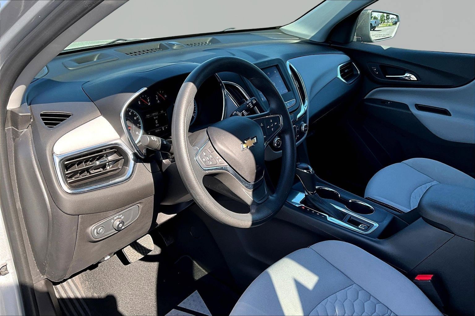 Used 2020 Chevrolet Equinox LS w/ LS Convenience Package FWD image 17