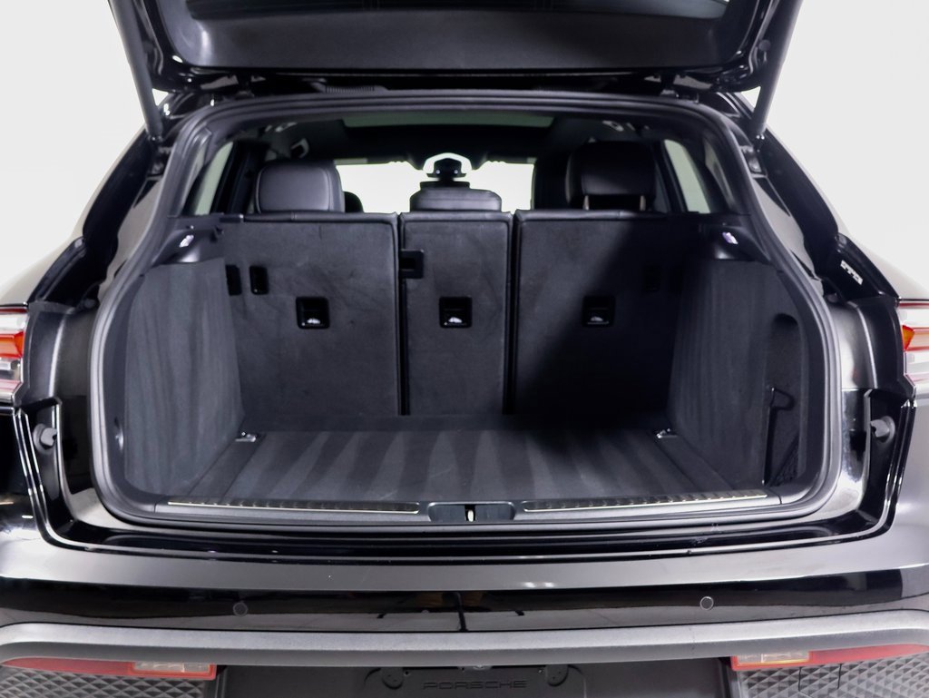 Used 2025 Porsche Macan image 12