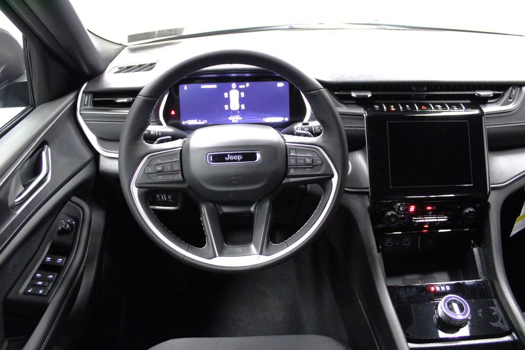 New 2025 Jeep Grand Cherokee Laredo X w/ Luxury Tech Group I image 11