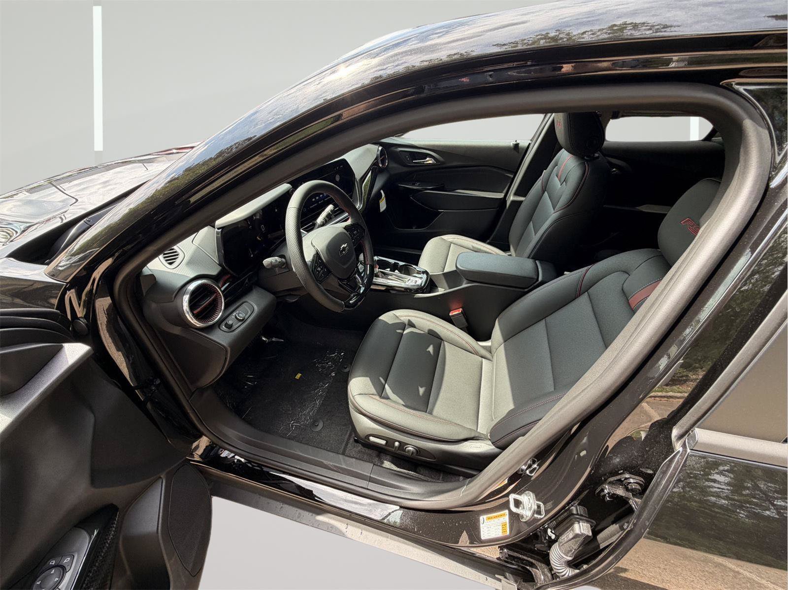 New 2026 Chevrolet Trax RS w/ Sunroof Package FWD image 12