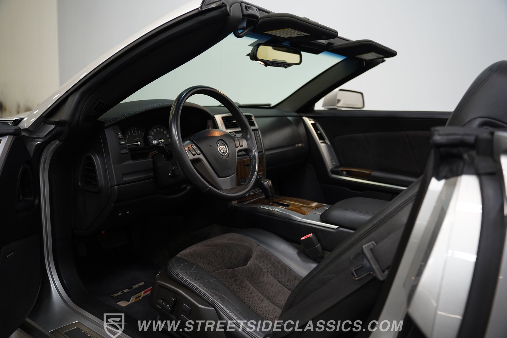 Used 2006 Cadillac XLR V image 4