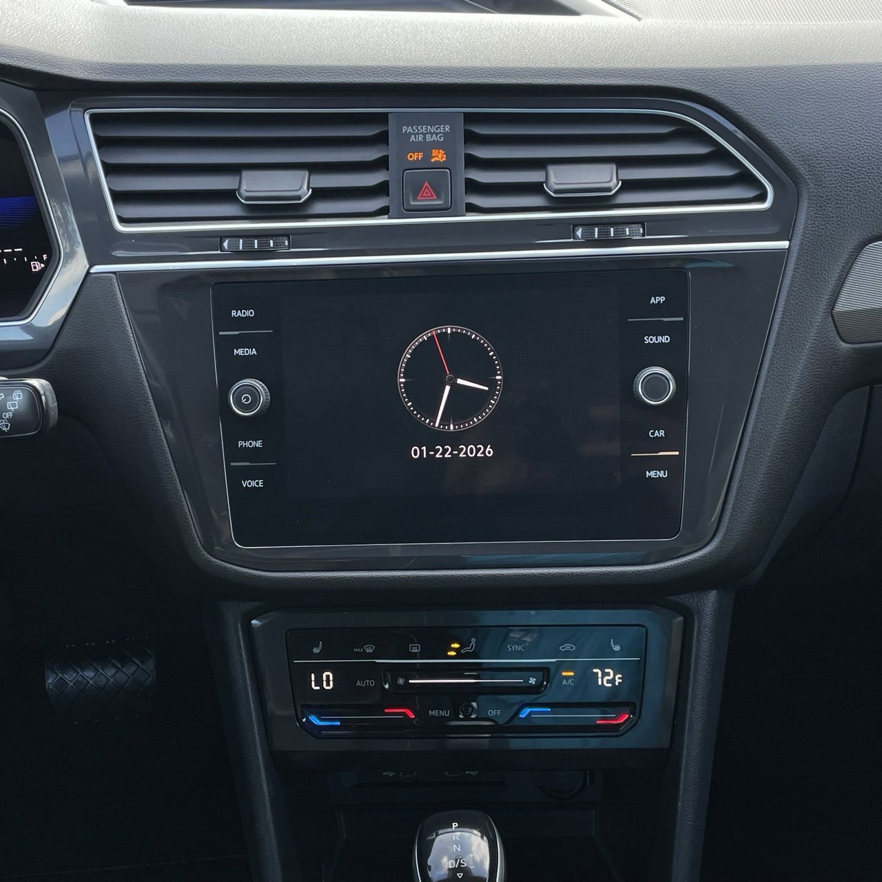 Used 2024 Volkswagen Tiguan SE image 17