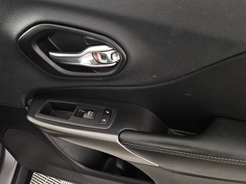 Used 2019 Jeep Cherokee Limited FWD image 30