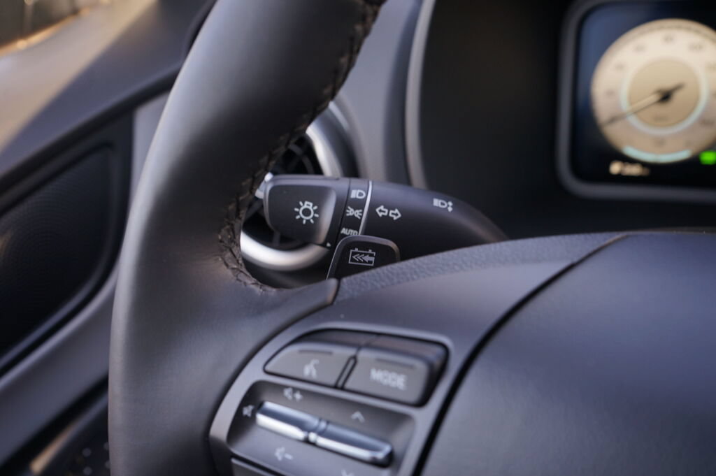 Certified 2023 Hyundai Kona Limited FWD image 31