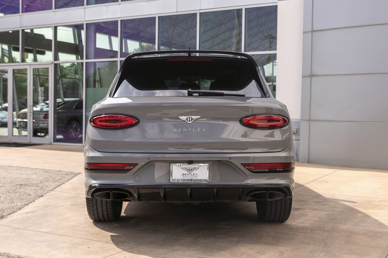 Used 2025 Bentley Bentayga AWD/4WD image 16