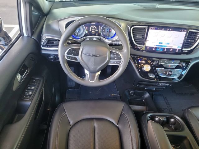 Used 2025 Chrysler Pacifica Select FWD image 7