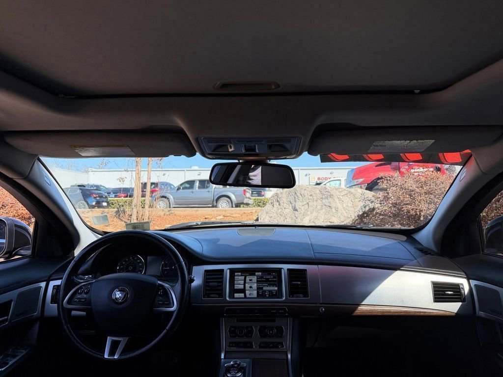 Used 2014 Jaguar XF 3.0 image 13