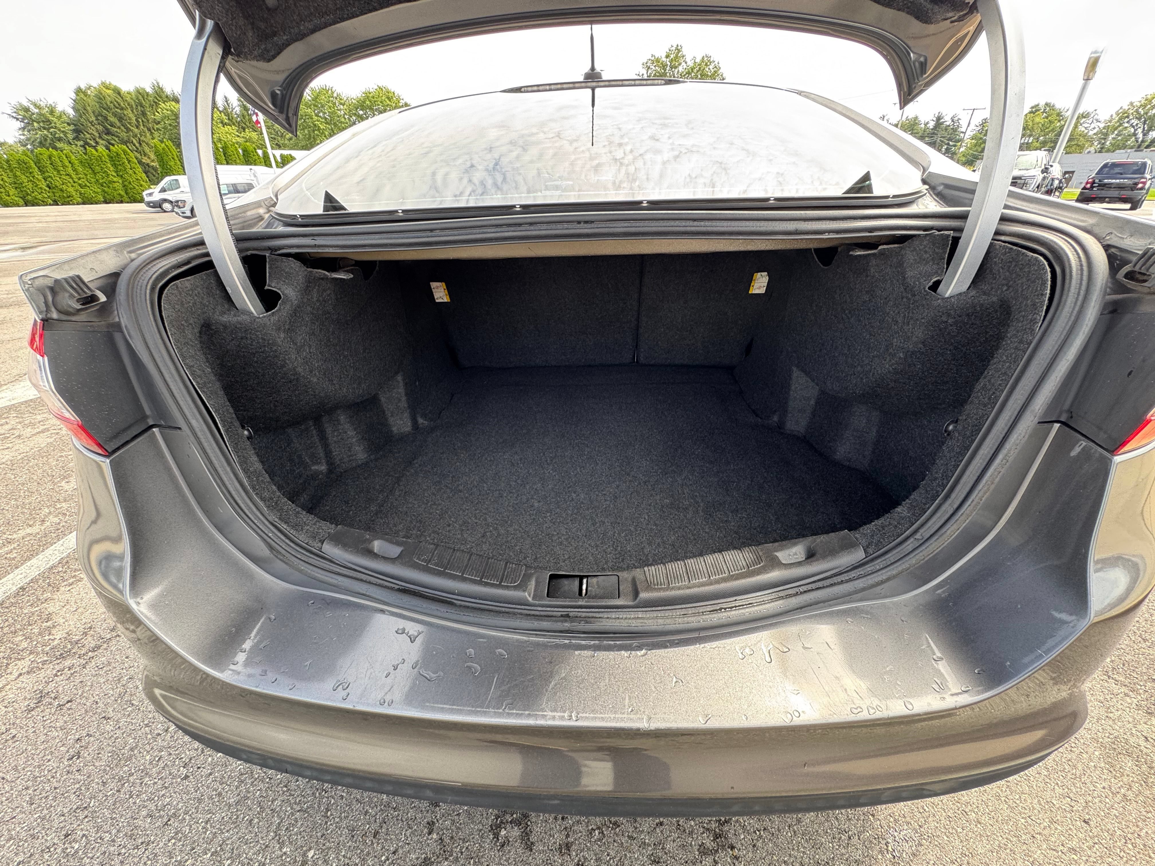 Used 2014 Ford Fusion SE FWD image 18