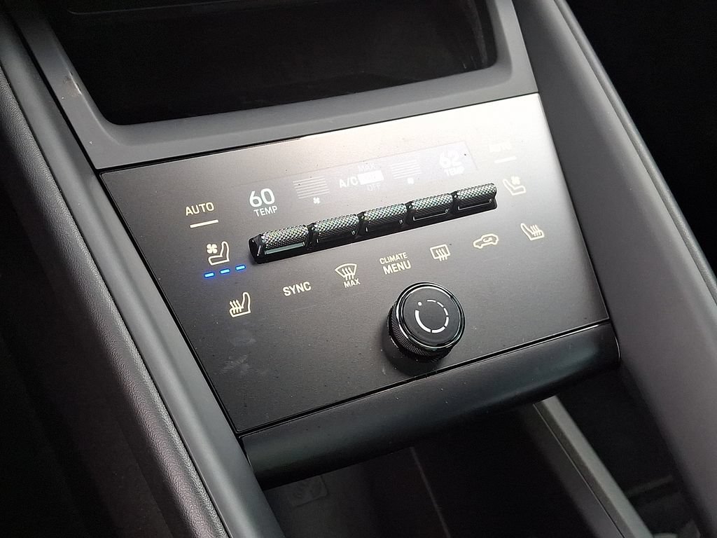 Used 2025 Porsche Macan Electric RWD image 16