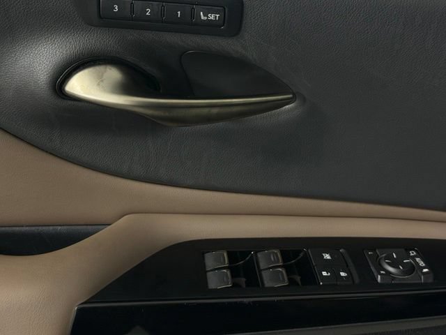 Certified 2022 Lexus ES 300h w/ Premium Package FWD image 18