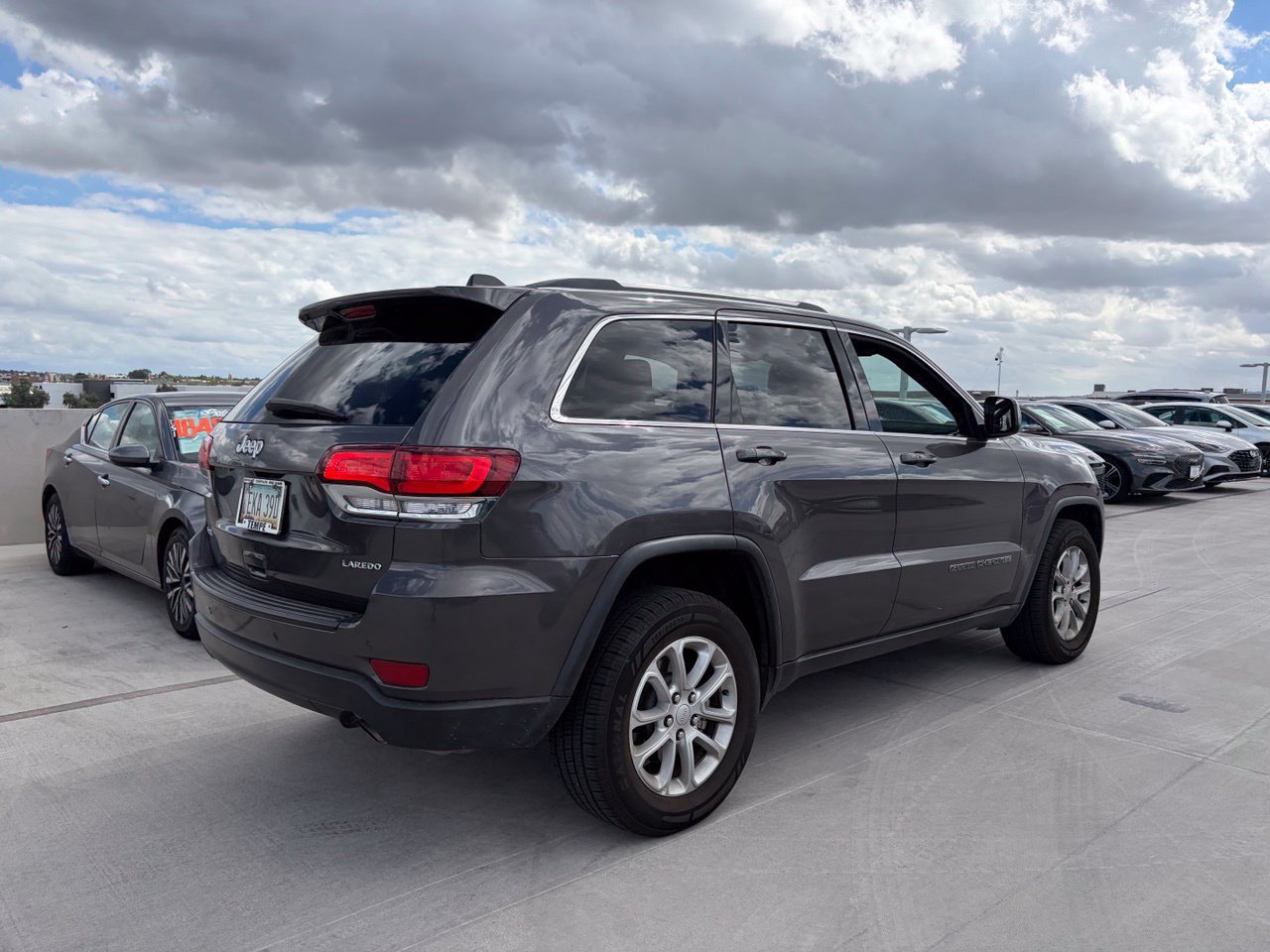 Used 2021 Jeep Grand Cherokee Laredo AWD/4WD image 2