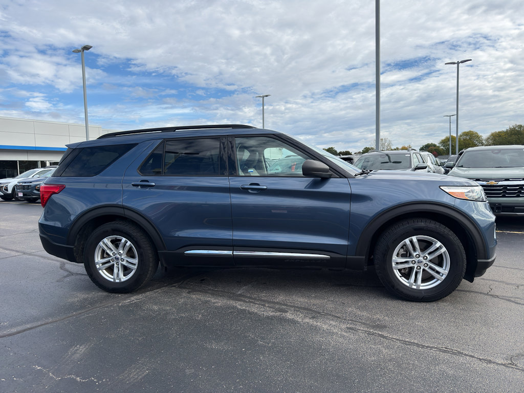 Used 2020 Ford Explorer XLT w/ Equipment Group 202A image 4