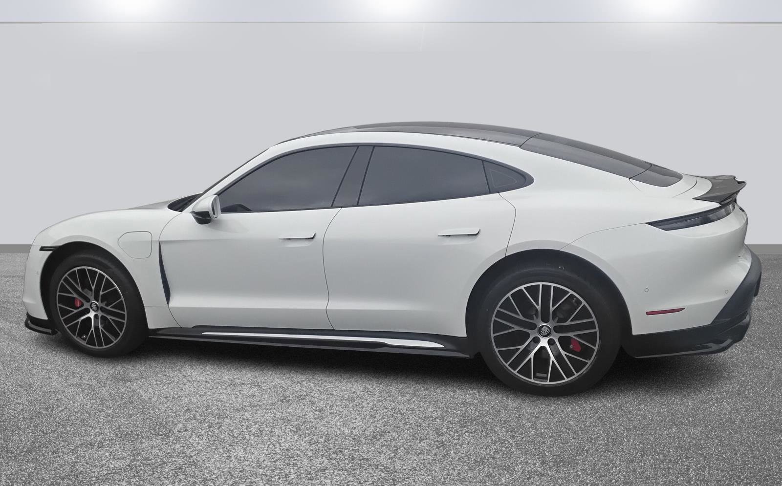 Used 2020 Porsche Taycan 4S image 6